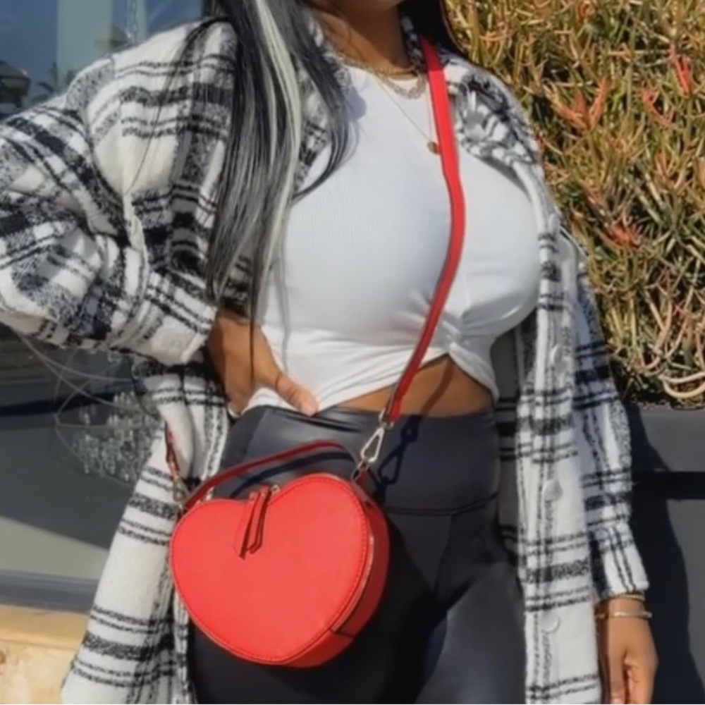 🔥🔥New Heart Bag w Shoulder Strap- Peach - Picture 3 of 6